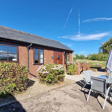 Swallows Nest Guest House - With Hot Tub Abergavenny Exterior foto