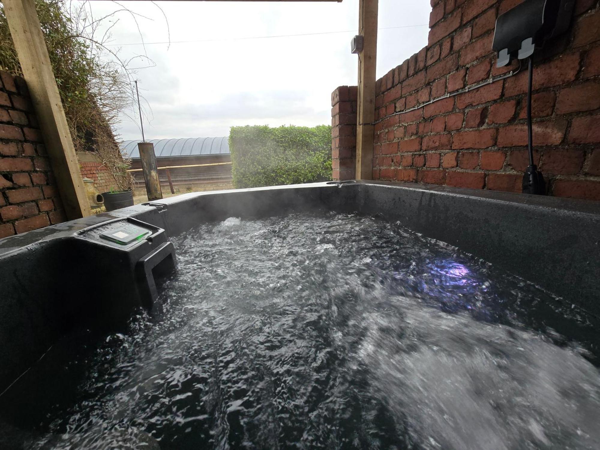 Swallows Nest Guest House - With Hot Tub Abergavenny Exterior foto